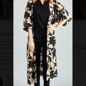 MAISON DU SOIR Floral Kimono / Robe